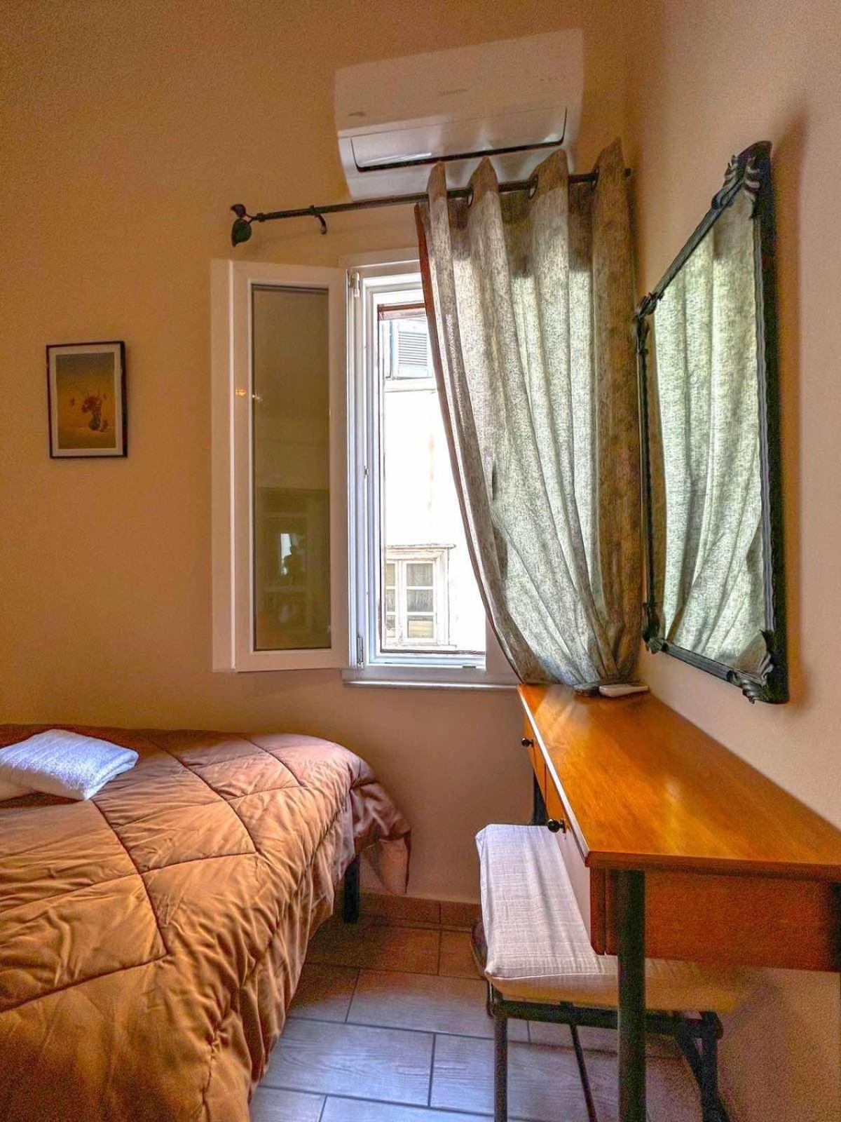 Central 9 Rooms Ermoúpoli Rom bilde